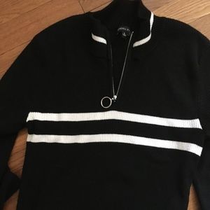 Kendall and Kylie sweater size Large
